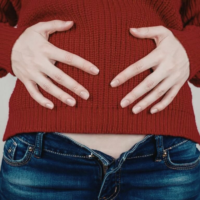 abdomen inflamado por estrés y cortisol en mujeres