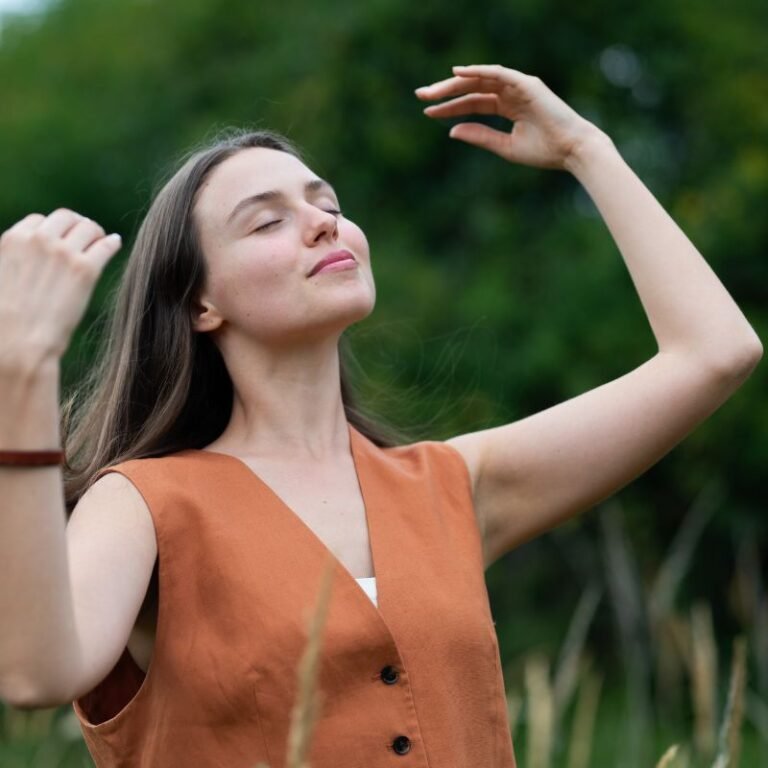 autocuidado y bienestar personal mujer relajándose